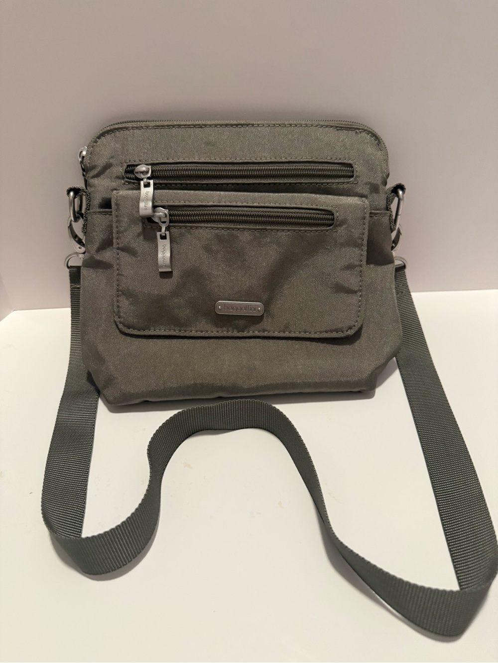 NWOT Baggallini Gray Nylon Crossbody Travel Organizer Bag 8x9 Lightweight